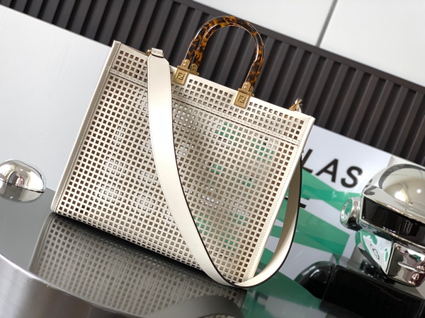 スーパーコピーブランドバッグ側面デザイン